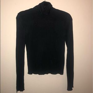 Long sleeve, tight around body, turtle neck